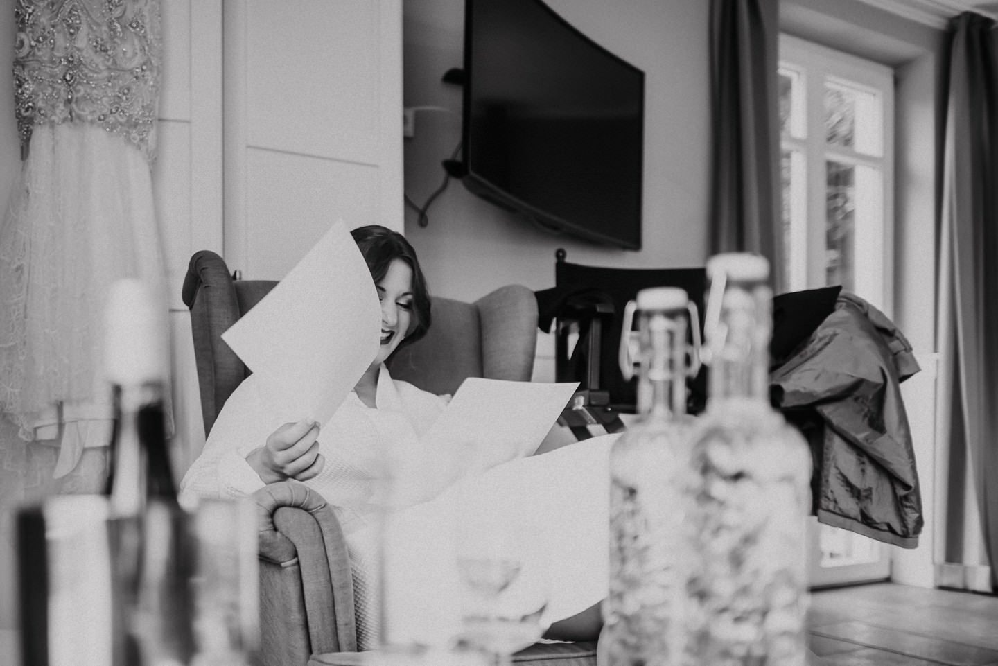 Braut bekommt einen Brief von ihrem Mann vor der Hochzeit