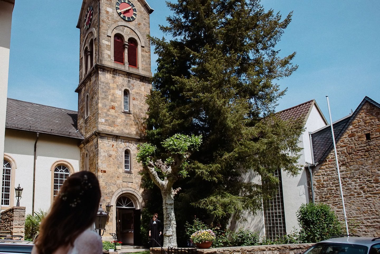 Ankunft der Braut in der evangelischen Kirche in Deidesheim