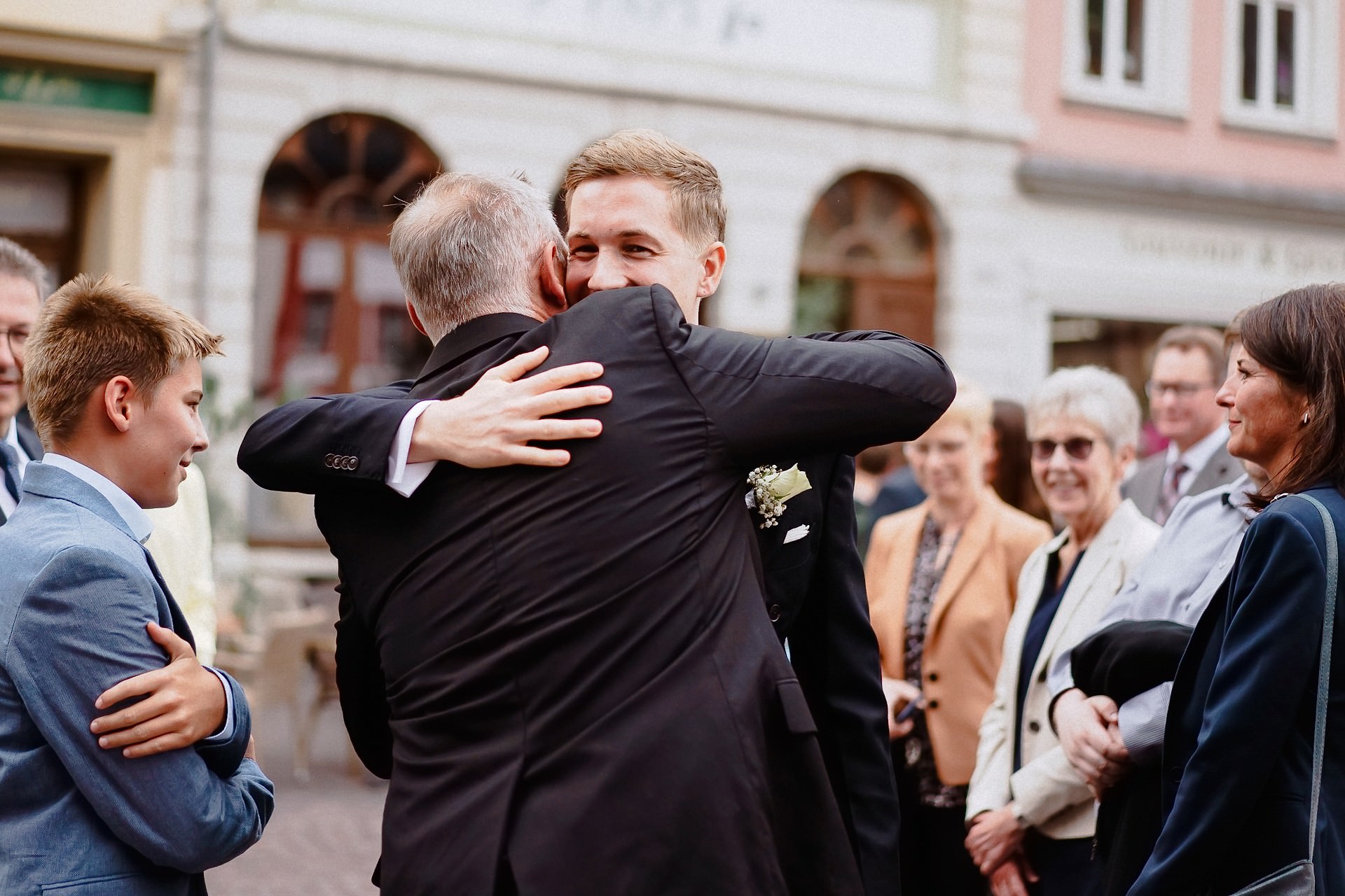 hochzeit heidelberg umarmung