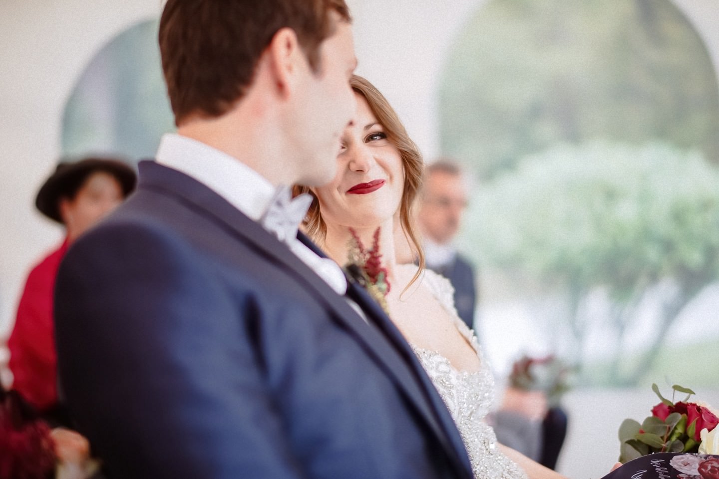 Braut und Bräutigam bei ihrer Hochzeit auf dem hohen Darsberg