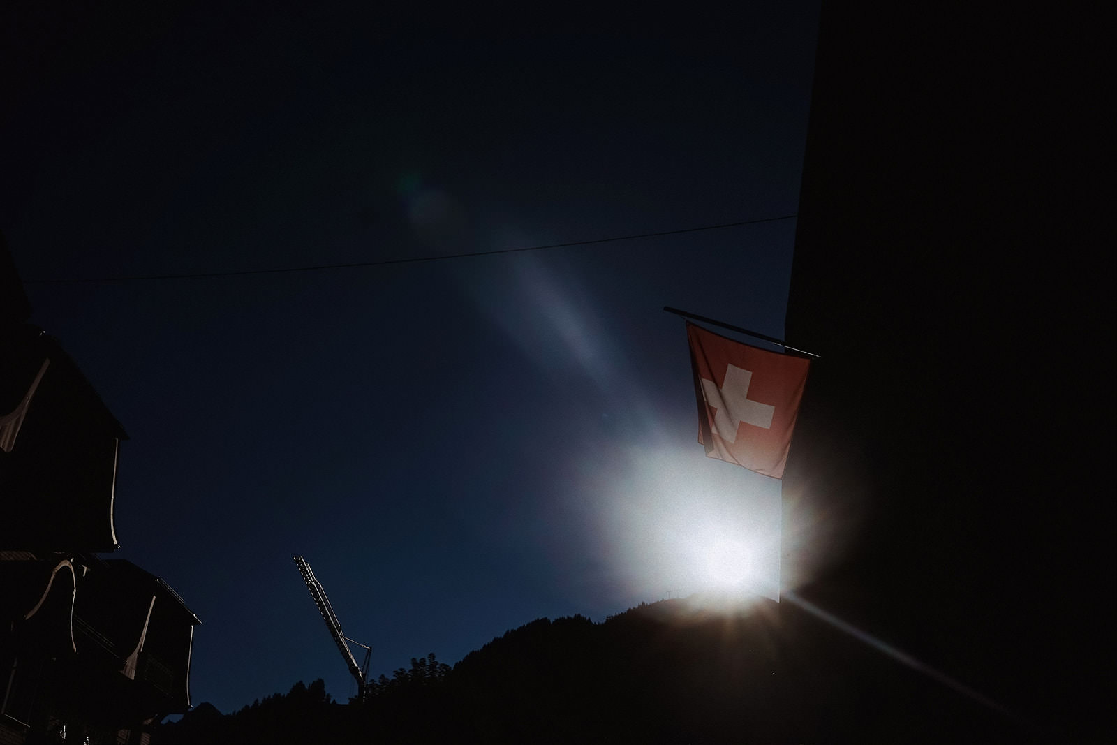 hochzeitsfotograf lauterbrunnen schweizer flagge