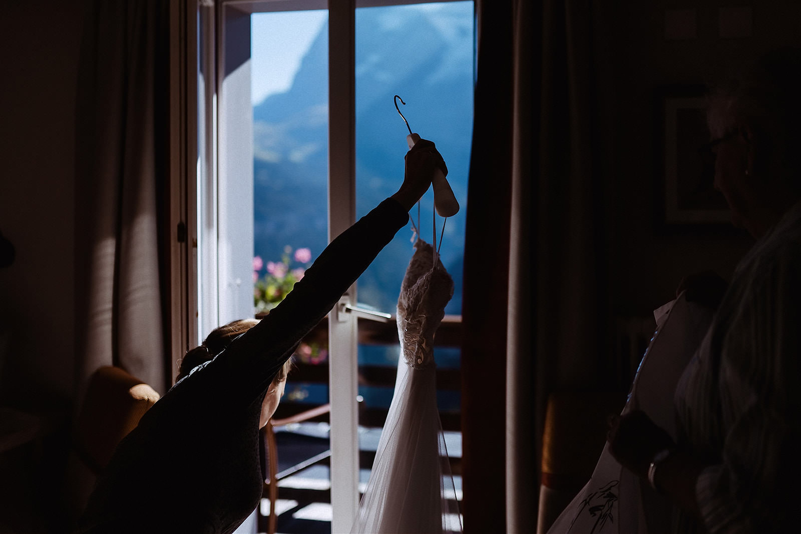 hochzeitsreportage mürren schweiz dress
