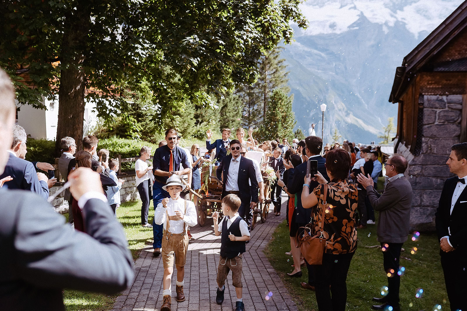 hochzeitsreportage lauterbrunnen schweiz gesellschaft