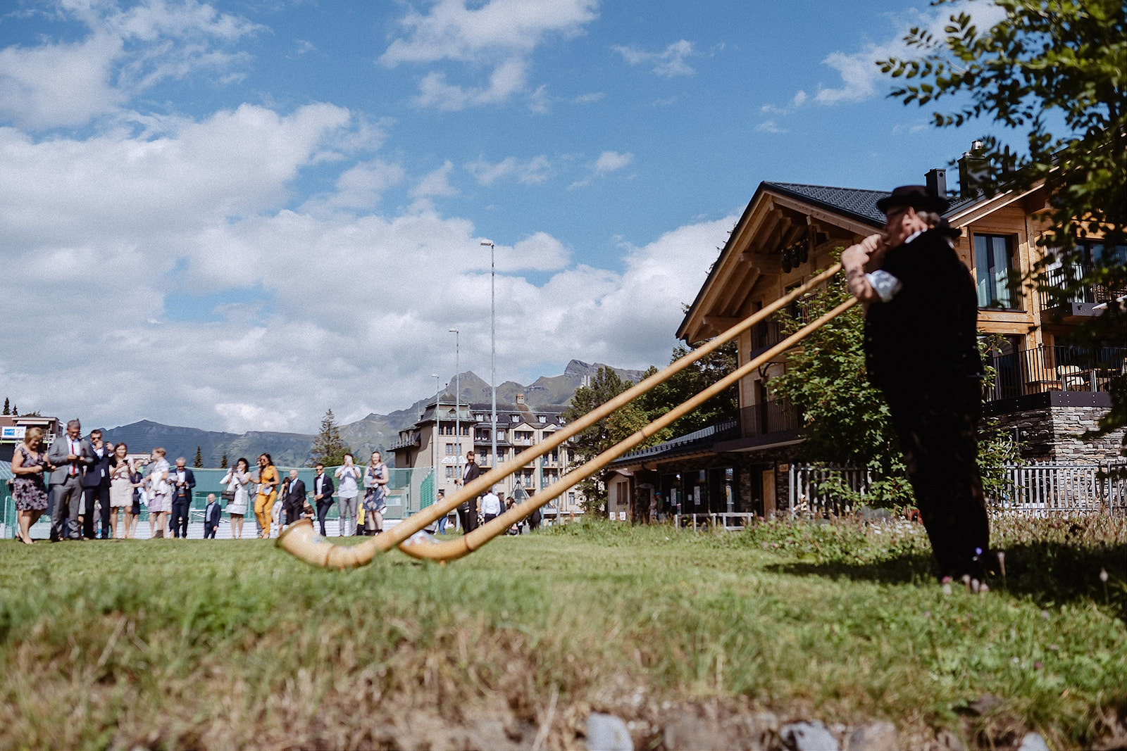 hochzeitsfotos mürren schweiz hornbläser