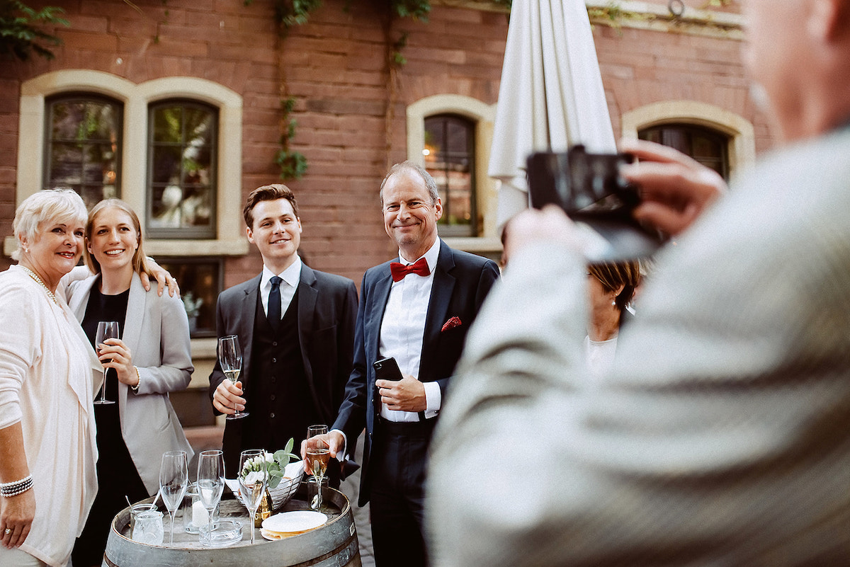 Gruppenfoto der Hochzeitsgäste bei einer Hochzeit bei von Winning