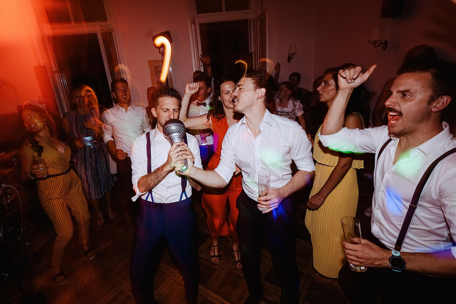 hochzeitsfotograf mürren schweiz mikrofon