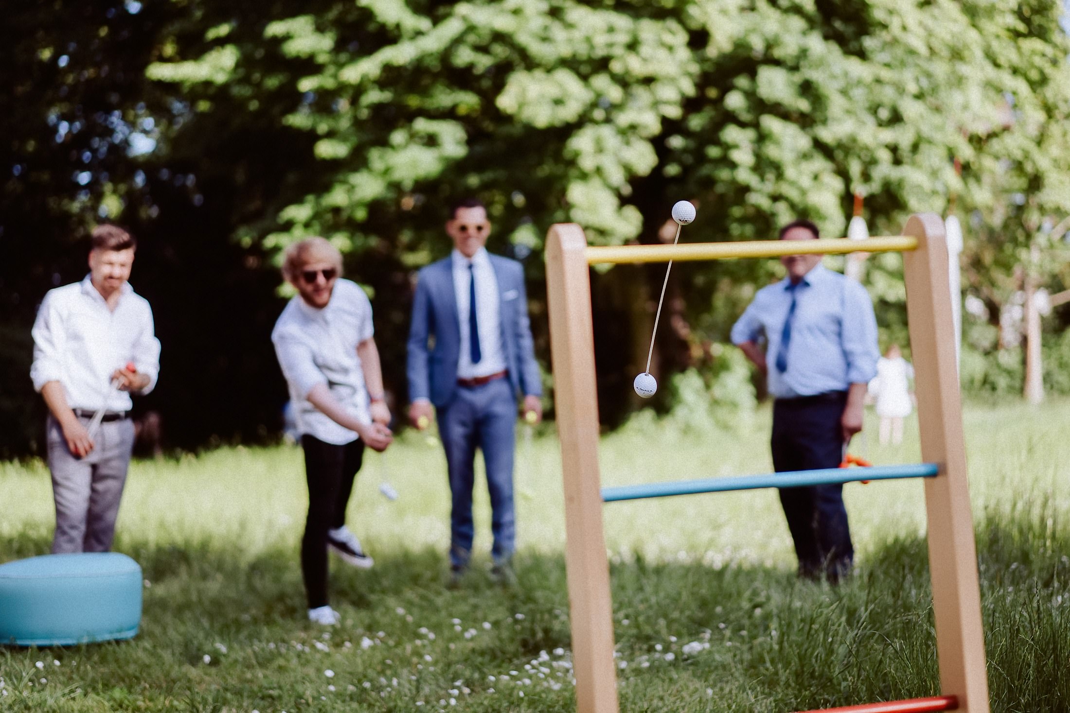 Hochzeitsspiel im Weingarten, Paar-Challenge mit den Gästen.
