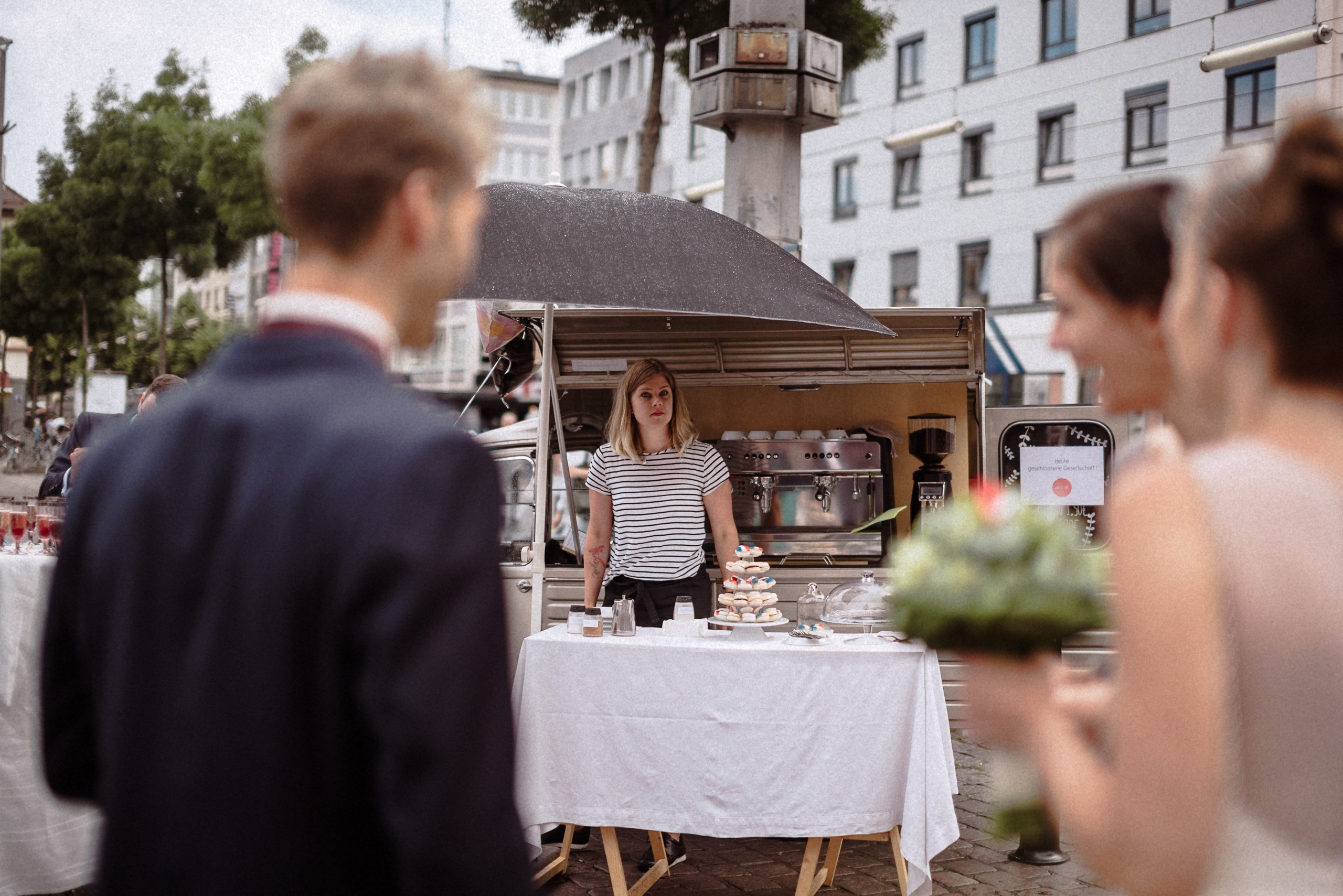 Mobiler Kaffeewagen als Empfang für die Gäste direkt auf dem Marktplatz.