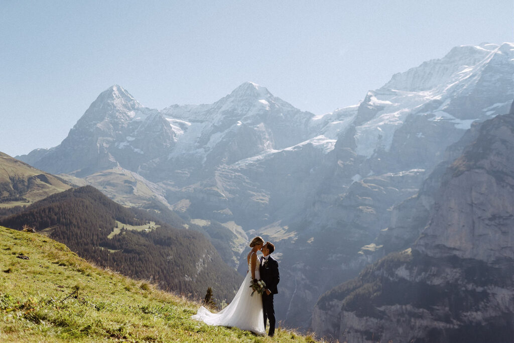 Portrait des Brautpaares während einer Hochzeit in Mürren in den Schweizer Alpen