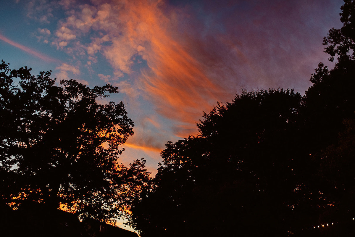 Sonnenuntergang in Deidesheim mit epischem Abendhimmel der Pfalz